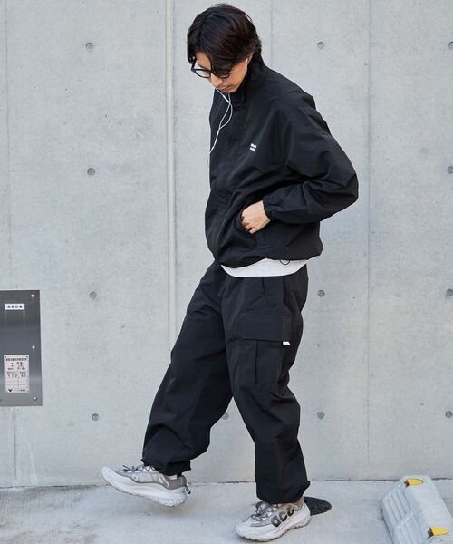 FFEIN(フェイン)の「【FFEIN(フェイン)】ナイロンテックワイドカーゴパンツ / ドローコード付き(カーゴパンツ・メンズ・ブラック/カーキ/ネイビー/ライトグレー・SMALL/LARGE/MEDIUM)」の5枚目の写真