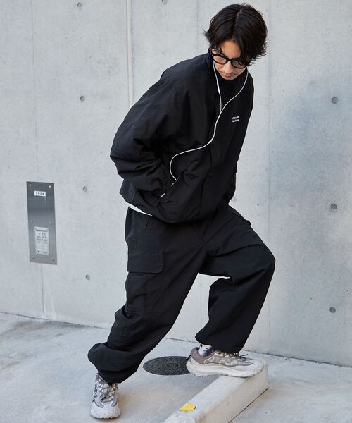 FFEIN(フェイン)の「【FFEIN(フェイン)】ナイロンテックワイドカーゴパンツ / ドローコード付き(カーゴパンツ・メンズ・ブラック/カーキ/ネイビー/ライトグレー・SMALL/LARGE/MEDIUM)」の7枚目の写真