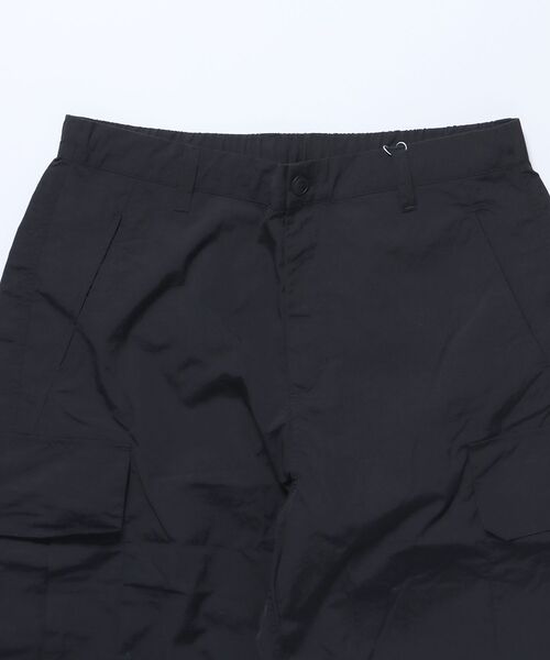 FFEIN(フェイン)の「【FFEIN(フェイン)】ナイロンテックワイドカーゴパンツ / ドローコード付き(カーゴパンツ・メンズ・ブラック/カーキ/ネイビー/ライトグレー・SMALL/LARGE/MEDIUM)」の19枚目の写真