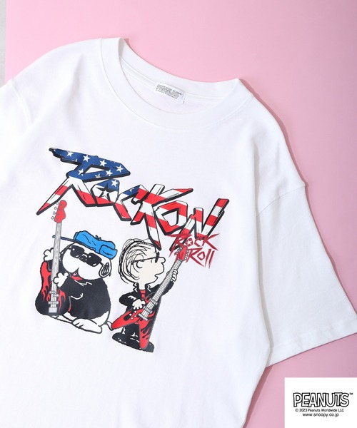 PEANUTS（ピーナッツ）の「PEANUTS スヌーピー ヘビーウェイト ロック Tシャツ（Tシャツ/カットソー・レディース・ホワイト系1/ブラック系2/ネイビー/ブラック系1/ブラック/ホワイト/ネイビー系1/ネイビー系2/ホワイト系2・M/L/LL）」の3枚目の写真
