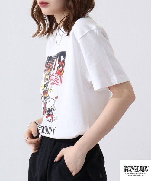 PEANUTS（ピーナッツ）の「PEANUTS スヌーピー ヘビーウェイト ロック Tシャツ（Tシャツ/カットソー・レディース・ホワイト系1/ブラック系2/ネイビー/ブラック系1/ブラック/ホワイト/ネイビー系1/ネイビー系2/ホワイト系2・M/L/LL）」の11枚目の写真