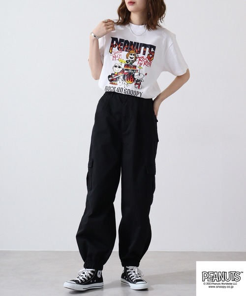 PEANUTS（ピーナッツ）の「PEANUTS スヌーピー ヘビーウェイト ロック Tシャツ（Tシャツ/カットソー・レディース・ホワイト系1/ブラック系2/ネイビー/ブラック系1/ブラック/ホワイト/ネイビー系1/ネイビー系2/ホワイト系2・M/L/LL）」の13枚目の写真