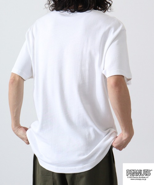PEANUTS（ピーナッツ）の「PEANUTS スヌーピー ヘビーウェイト ロック Tシャツ（Tシャツ/カットソー・レディース・ホワイト系1/ブラック系2/ネイビー/ブラック系1/ブラック/ホワイト/ネイビー系1/ネイビー系2/ホワイト系2・M/L/LL）」の16枚目の写真