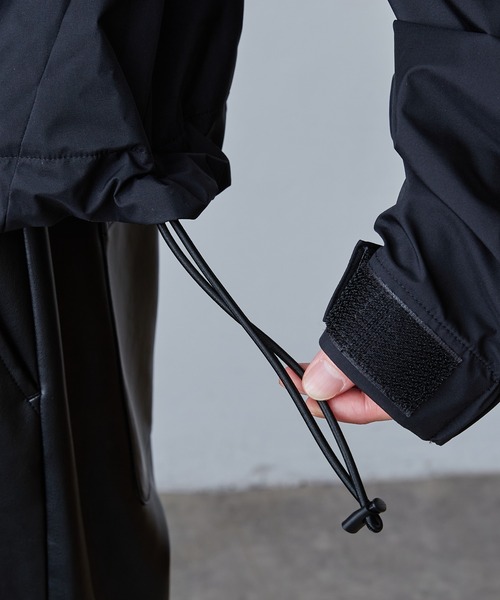 ITTI（イッチ）の「【ITTI / イッチ】Exclusive ショートマウンテンパーカー（ブルゾン・メンズ・チャコールグレー/ブラック・1/2）」の14枚目の写真