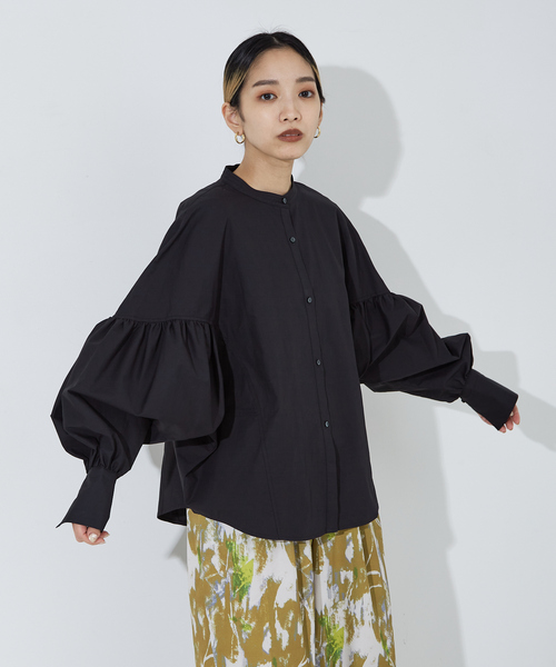 NOMINE(ノミネ)の「ギャザー ドルマン バンドカラーシャツ(シャツ/ブラウス・レディース・ホワイト/スミクロ/イエロー/サックスブルー・フリー)」の3枚目の写真