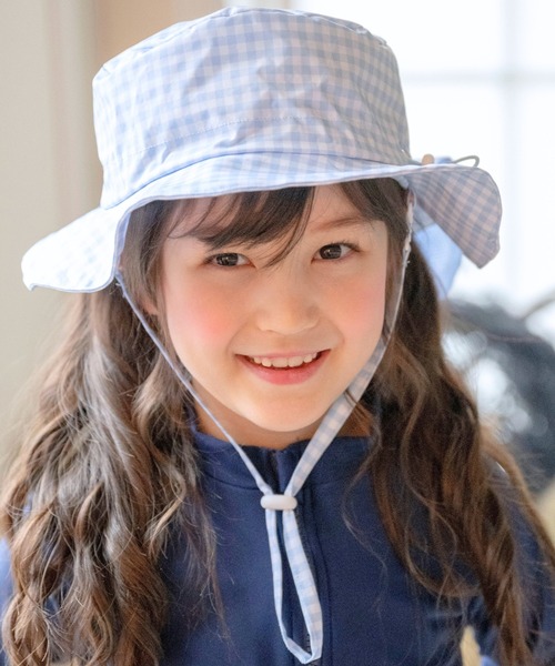 Catherine Cottage（キャサリンコテージ）の「撥水加工日よけリボンハット（ハット・キッズ・ブルー系2/ベージュ系1/ピンク系2/ブルー系1/ピンク系1/ピンク系3/ベージュ系2/ブルー系3/ライラック系1/ライラック系2/サックスブルー系1/サックスブルー系2・52/56）」の4枚目の写真