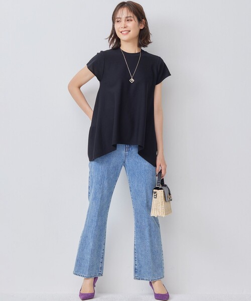 組曲(クミキョク)の「【WEB限定カラーあり】バックフレアニットTシャツ(ニット/セーター・レディース・ブラック系/スモーキーグリーン系9/アイボリー系・F)」の7枚目の写真