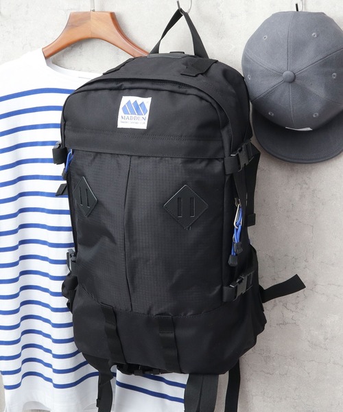 MADDEN（メデン）の「撥水加工 プリーツポケット アウトドア 大容量 バックパック DAY LITE（デイライト）（バックパック/リュック・メンズ・ブラック・FREE）」の9枚目の写真
