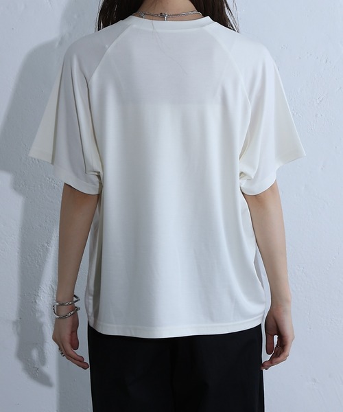 COLONY 2139(コロニートゥーワンスリーナイン)の「BIGカレッジラグランTシャツ(Tシャツ/カットソー・レディース・ホワイト/ブラック・FREE)」の21枚目の写真