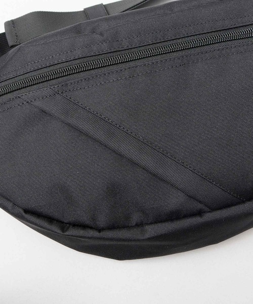 MEI（メイ）の「ウエストバッグ ビッグサイズ BOTTOMLINE L（ボトムラインエル）（ボディバッグ/ウエストポーチ・メンズ・ブラック・FREE）」の6枚目の写真