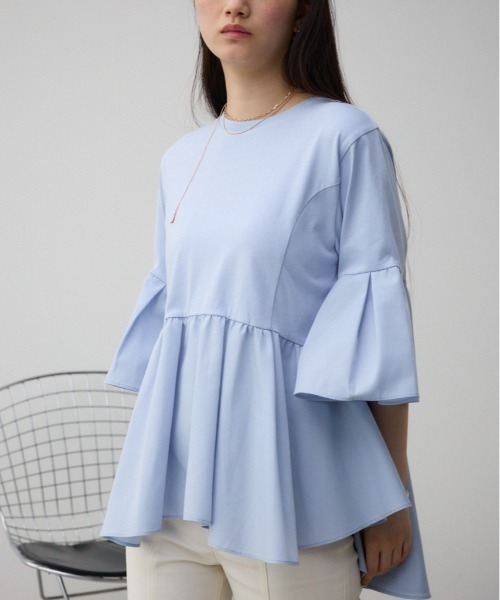 AZUL by moussy(アズールバイマウジー)の「袖フレアぺプラムカットトップス(Tシャツ/カットソー・レディース・ブルー/オフホワイト/ブラック・FREE)」の3枚目の写真