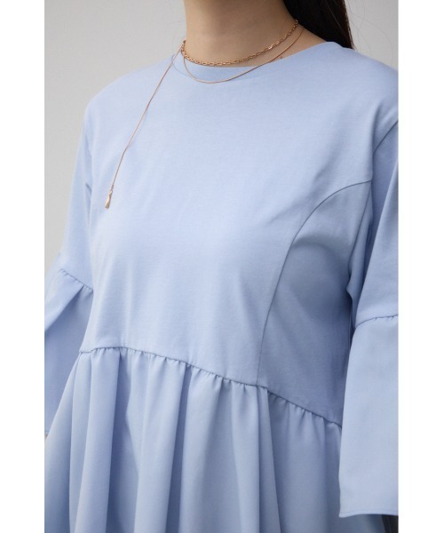 AZUL by moussy(アズールバイマウジー)の「袖フレアぺプラムカットトップス(Tシャツ/カットソー・レディース・ブルー/オフホワイト/ブラック・FREE)」の8枚目の写真