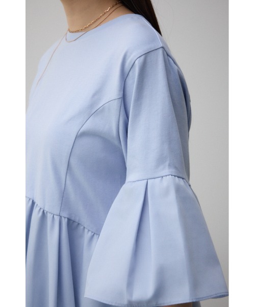 AZUL by moussy(アズールバイマウジー)の「袖フレアぺプラムカットトップス(Tシャツ/カットソー・レディース・ブルー/オフホワイト/ブラック・FREE)」の9枚目の写真