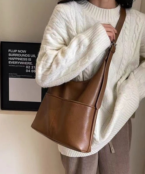 gossip！ロサンゼルス（ゴシップロサンゼルス）の「Y2Kソフト合成皮革 大容量  A4収納可能 通勤斜めがけバッグ（ショルダーバッグ・レディース・モカ/カーキ/ブラック/ブラウン/オフホワイト・FREE）」の14枚目の写真