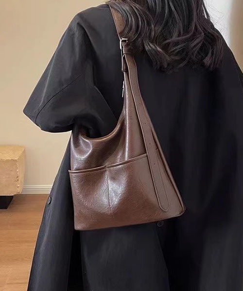 gossip！ロサンゼルス（ゴシップロサンゼルス）の「Y2Kソフト合成皮革 大容量  A4収納可能 通勤斜めがけバッグ（ショルダーバッグ・レディース・モカ/カーキ/ブラック/ブラウン/オフホワイト・FREE）」の20枚目の写真