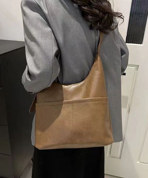 gossip!ロサンゼルス(ゴシップロサンゼルス)の「Y2Kソフト合成皮革 大容量 A4収納可能 通勤斜めがけバッグ ユニセックス(ショルダーバッグ・レディース・モカ/カーキ/ブラック/ブラウン/オフホワイト・FREE)」の22枚目の写真