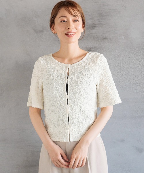 LAKOLE(ラコレ)の「カットジャガードショートカーディガン半袖 / 132259(カーディガン/ボレロ・レディース・ブラック/イエロー/アイボリー・SMALL/MEDIUM)」の2枚目の写真