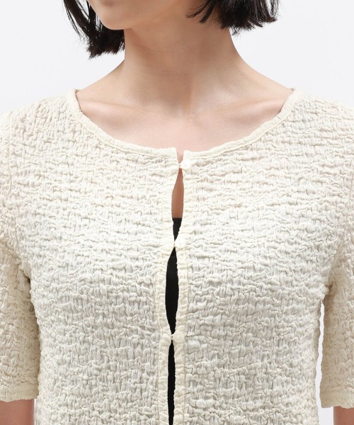 LAKOLE(ラコレ)の「カットジャガードショートカーディガン半袖 / 132259(カーディガン/ボレロ・レディース・ブラック/イエロー/アイボリー・SMALL/MEDIUM)」の4枚目の写真