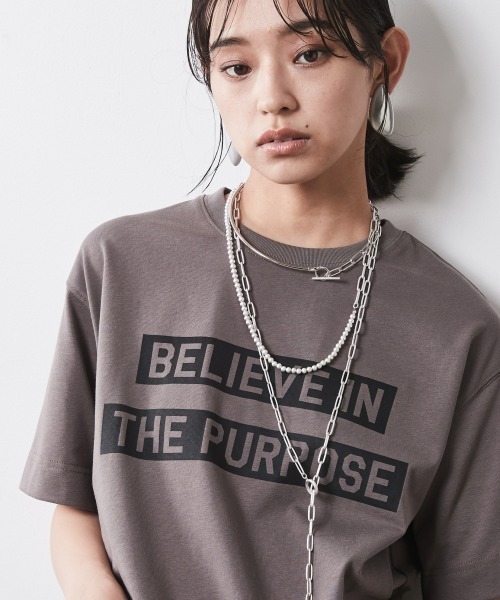 CHIC STYLE（シックスタイル）の「 ロゴプリントTシャツ ＜大きいサイズ有＞シックスタイル　（Tシャツ/カットソー・レディース・モカ/オフホワイト・3L/LL/L/M/5L/4L）」の2枚目の写真