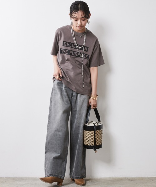 CHIC STYLE（シックスタイル）の「 ロゴプリントTシャツ ＜大きいサイズ有＞シックスタイル　（Tシャツ/カットソー・レディース・モカ/オフホワイト・3L/LL/L/M/5L/4L）」の19枚目の写真