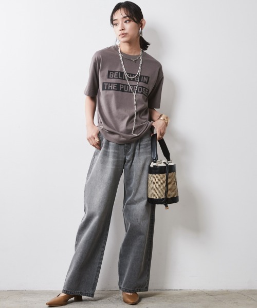 CHIC STYLE（シックスタイル）の「 ロゴプリントTシャツ ＜大きいサイズ有＞シックスタイル　（Tシャツ/カットソー・レディース・モカ/オフホワイト・3L/LL/L/M/5L/4L）」の20枚目の写真