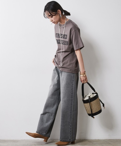 CHIC STYLE（シックスタイル）の「 ロゴプリントTシャツ ＜大きいサイズ有＞シックスタイル　（Tシャツ/カットソー・レディース・モカ/オフホワイト・3L/LL/L/M/5L/4L）」の21枚目の写真