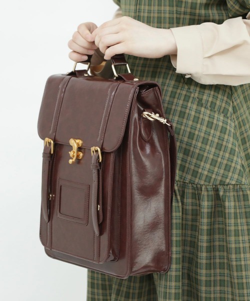 F i.n.t（フィント）の「ダブルベルト縦型サッチェルバッグ/fint