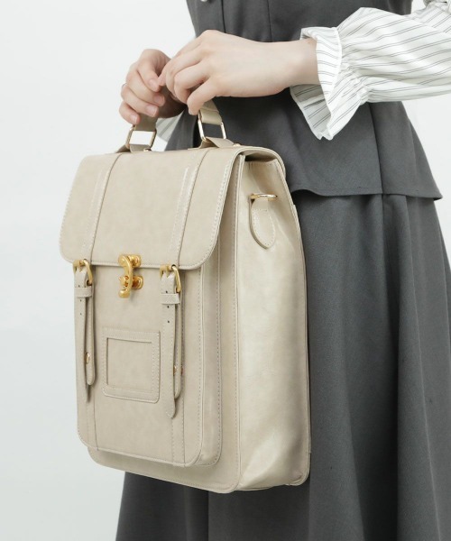 F i.n.t(フィント)の「ダブルベルト縦型サッチェルバッグ/fint(ハンドバッグ・レディース・ブラウン/アイボリー/グリーン・FREE)」の9枚目の写真