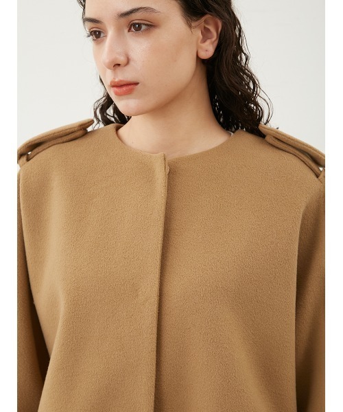 Mila Owen（ミラオーウェン）の「エポレット付きAラインコート（ノーカラーコート・レディース・グリーン/キャメル/ネイビー・0/1）」の8枚目の写真