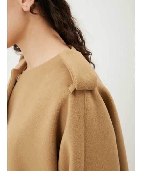 Mila Owen（ミラオーウェン）の「エポレット付きAラインコート（ノーカラーコート・レディース・グリーン/キャメル/ネイビー・0/1）」の9枚目の写真