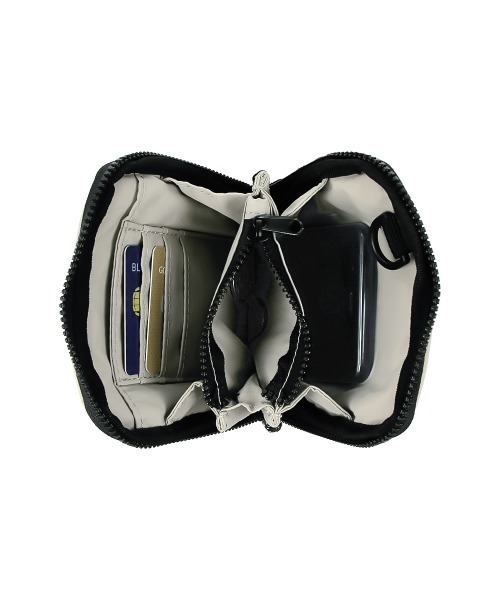 Inner Carrying(インナーキャリング)の「インナーキャリング スタッド スマホバッグ(ショルダーバッグ・レディース・ダークブルー/ダークグリーン/ライトグレー/ブラック/ライトブルー・FREE)」の7枚目の写真