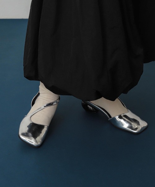 SENSE OF PLACE by URBAN RESEARCH(センスオブプレイスバイアーバンリサーチ)の「ワイドスクエアシューズ(その他シューズ・レディース・ブラック/ブラウン系その他/シルバー・SMALL/MEDIUM/LARGE)」の7枚目の写真