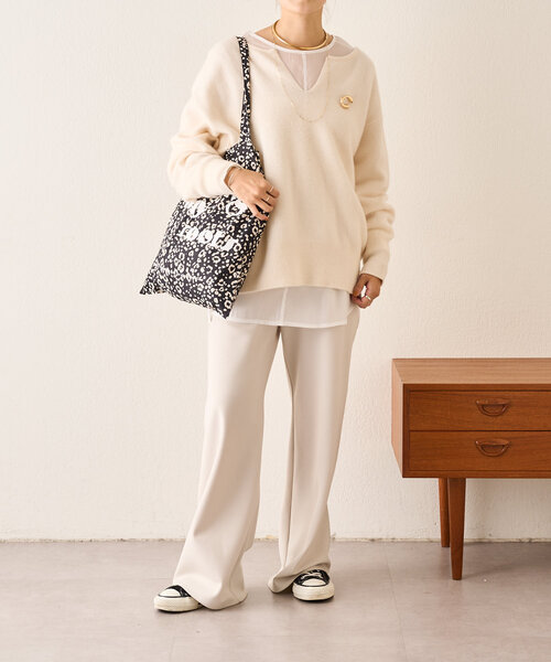 SHENERY（シーナリー）の「バックボタンボリュームスリーブチュニック（シャツ/ブラウス・レディース・アイボリー/ブラウン/ホワイト・FREE）」の8枚目の写真