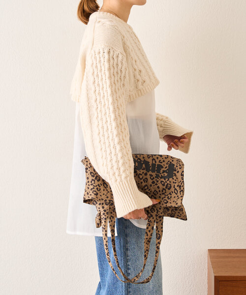 SHENERY（シーナリー）の「バックボタンボリュームスリーブチュニック（シャツ/ブラウス・レディース・アイボリー/ブラウン/ホワイト・FREE）」の18枚目の写真