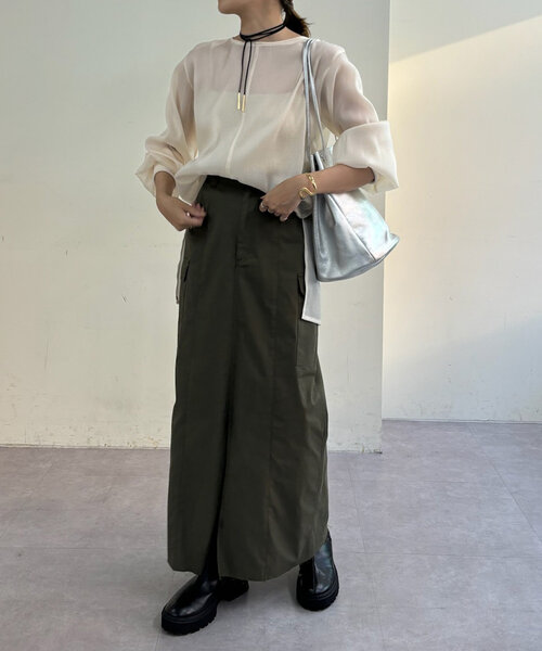 SHENERY（シーナリー）の「バックボタンボリュームスリーブチュニック（シャツ/ブラウス・レディース・アイボリー/ブラウン/ホワイト・FREE）」の21枚目の写真