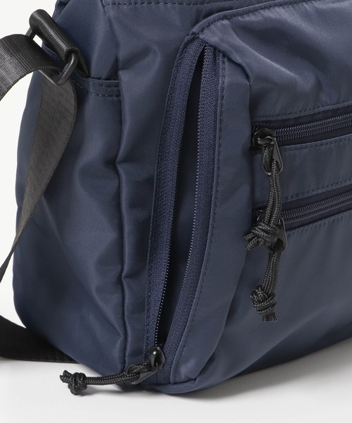 URBAN RESEARCH DOORS（アーバンリサーチドアーズ）の「URD マルチポケットショルダーバッグ（ショルダーバッグ・メンズ・ブラック/ネイビー・-）」の8枚目の写真