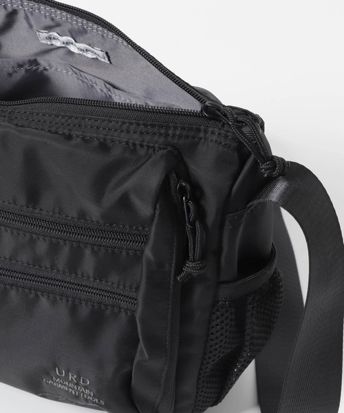 URBAN RESEARCH DOORS（アーバンリサーチドアーズ）の「URD マルチポケットショルダーバッグ（ショルダーバッグ・メンズ・ブラック/ネイビー・-）」の4枚目の写真