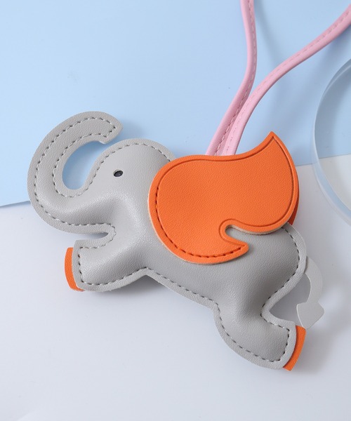 FUNALIVE(ファンアライブ)の「アニマル&フルーツモチーフBAGチャーム(チャーム・レディース・アイボリー/ブラウン系/グレイッシュベージュ/グレー系その他/レッド系/ブラック/ブルー/アイボリー系/イエロー系2/イエロー系4/ブラウン/ピンク/ライトグリーン/レッド/ピンク系/イエロー系3/ホワイト/オレンジ/イエロー/ネイビー/イエロー系1/ブルー系/ピンク系1/ゴールド・F)」の4枚目の写真