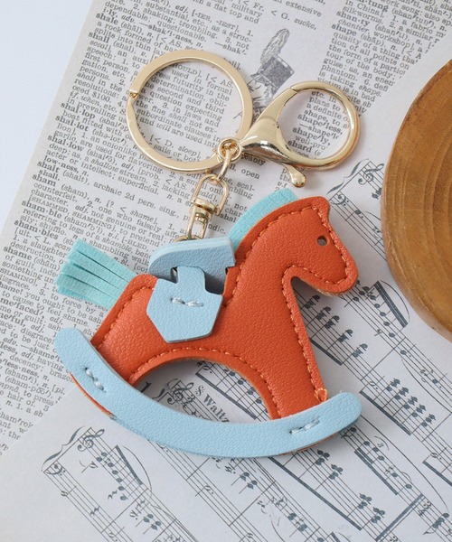 FUNALIVE(ファンアライブ)の「アニマル&フルーツモチーフBAGチャーム(チャーム・レディース・アイボリー/ブラウン系/グレイッシュベージュ/グレー系その他/レッド系/ブラック/ブルー/アイボリー系/イエロー系2/イエロー系4/ブラウン/ピンク/ライトグリーン/レッド/ピンク系/イエロー系3/ホワイト/オレンジ/イエロー/ネイビー/イエロー系1/ブルー系/ピンク系1/ゴールド・F)」の5枚目の写真