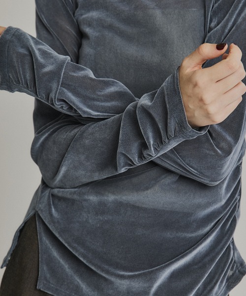 PUBLIC TOKYO（パブリックトウキョウ）の「シャーリングベロアチュールスリットトップス（Tシャツ/カットソー・レディース・イエロー/サックスブルー/ブラック/チャコールグレー/マスタード・FREE）」の16枚目の写真