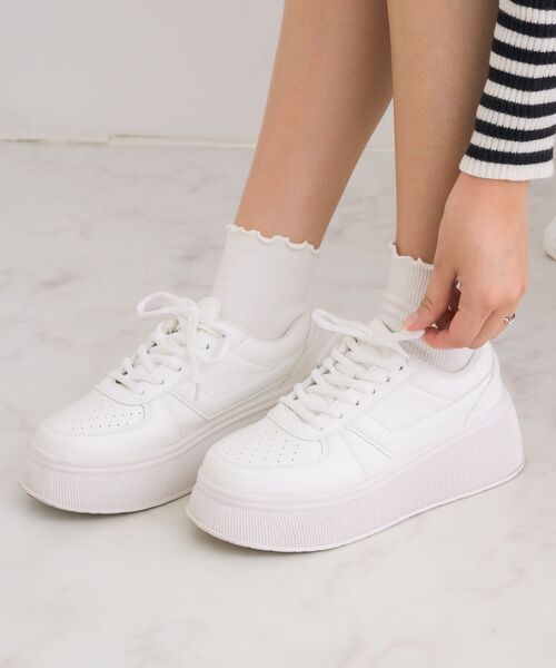 ems excite(エムズエキサイト)の「厚底スニーカー(スニーカー・レディース・シルバー/ブラック/オフホワイト・LARGE/MEDIUM)」の1枚目の写真