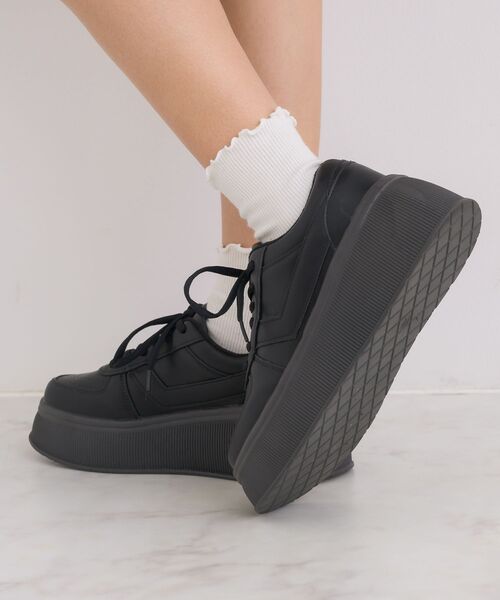 ems excite(エムズエキサイト)の「厚底スニーカー(スニーカー・レディース・シルバー/ブラック/オフホワイト・LARGE/MEDIUM)」の2枚目の写真