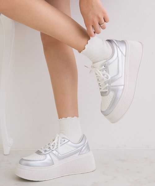 ems excite(エムズエキサイト)の「厚底スニーカー(スニーカー・レディース・シルバー/ブラック/オフホワイト・LARGE/MEDIUM)」の19枚目の写真