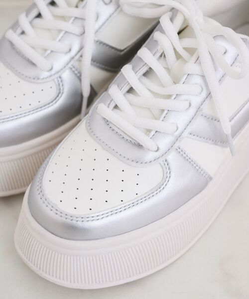 ems excite(エムズエキサイト)の「厚底スニーカー(スニーカー・レディース・シルバー/ブラック/オフホワイト・LARGE/MEDIUM)」の4枚目の写真