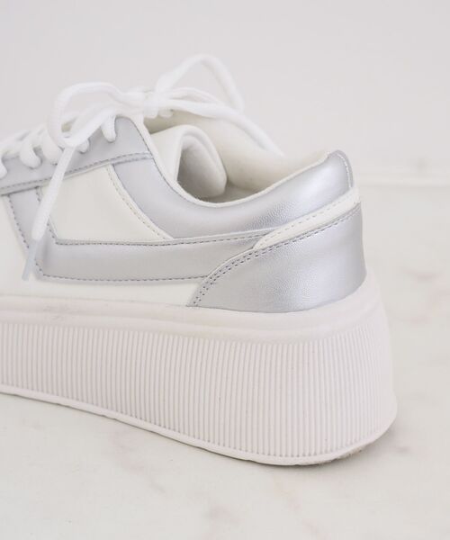ems excite(エムズエキサイト)の「厚底スニーカー(スニーカー・レディース・シルバー/ブラック/オフホワイト・LARGE/MEDIUM)」の5枚目の写真