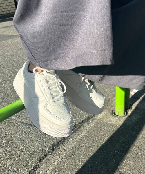 ems excite(エムズエキサイト)の「厚底スニーカー(スニーカー・レディース・シルバー/ブラック/オフホワイト・LARGE/MEDIUM)」の12枚目の写真