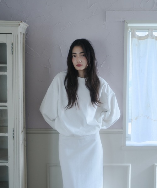 Smyeon(スミョン)の「Crewneck embroidery sweatshirt /クルーネック袖刺繍スウェット(スウェット・レディース・ホワイト/ライトグリーン/グレー・FREE)」の4枚目の写真