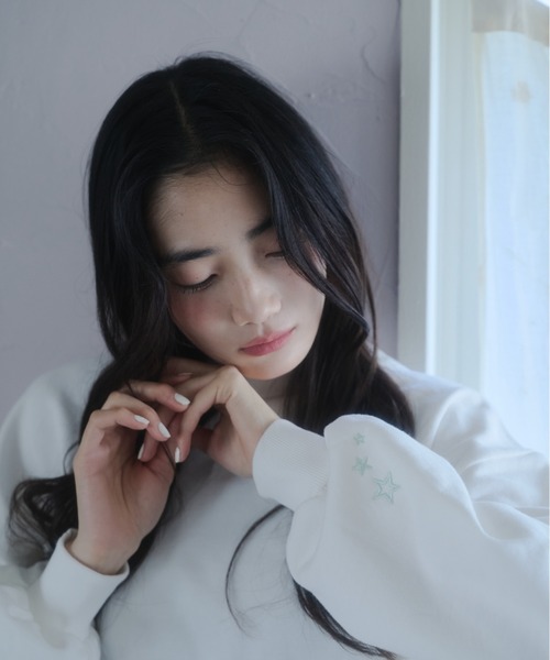 Smyeon(スミョン)の「Crewneck embroidery sweatshirt /クルーネック袖刺繍スウェット(スウェット・レディース・ホワイト/ライトグリーン/グレー・FREE)」の8枚目の写真
