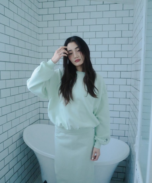 Smyeon(スミョン)の「Crewneck embroidery sweatshirt /クルーネック袖刺繍スウェット(スウェット・レディース・ホワイト/ライトグリーン/グレー・FREE)」の10枚目の写真