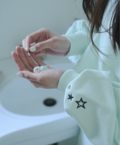 Smyeon(スミョン)の「Crewneck embroidery sweatshirt /クルーネック袖刺繍スウェット(スウェット・レディース・ホワイト/ライトグリーン/グレー・FREE)」の18枚目の写真